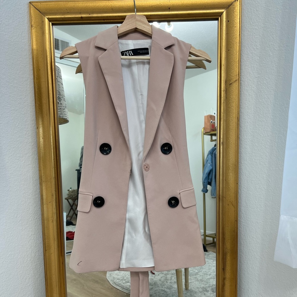 Zara blush vest blazer with buttons.